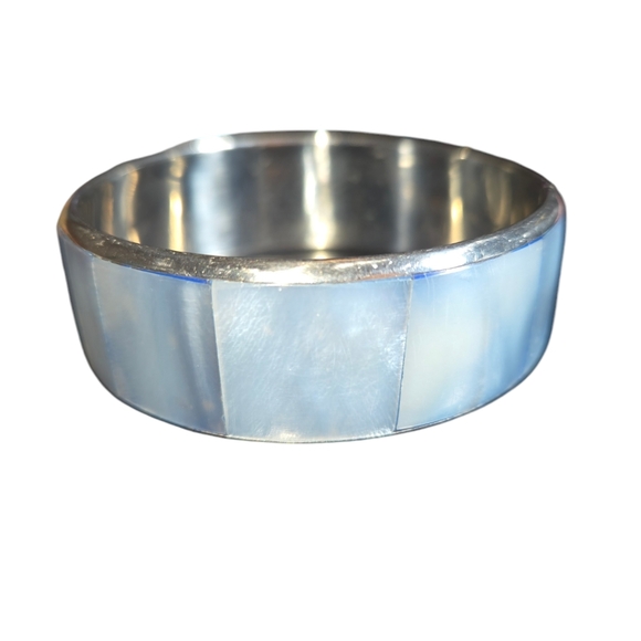 Unmarked Iridescent Blue Mother Of Pearl Inlay Silver Tone Bangle Bracelet 2.5"D - Picture 4 of 5